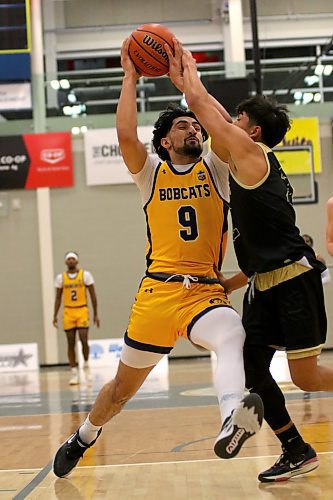 Sultan Bhatti of the Brandon University Bobcats drives to the hoop against the UNBC Timberwolves during their Canada West men's basketball exhibition game at the Healthy Living Centre on Thursday evening. (Thomas Friesen/The Brandon Sun)