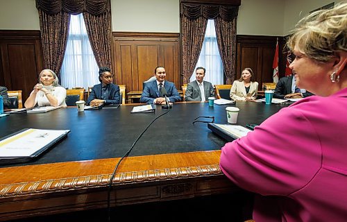 MIKE DEAL / WINNIPEG FREE PRESS
Premier Wab Kinew meets with members of the executive council for their first cabinet meeting at the Manitoba Legislative building Thursday morning.
231019 - Thursday, October 19, 2023.