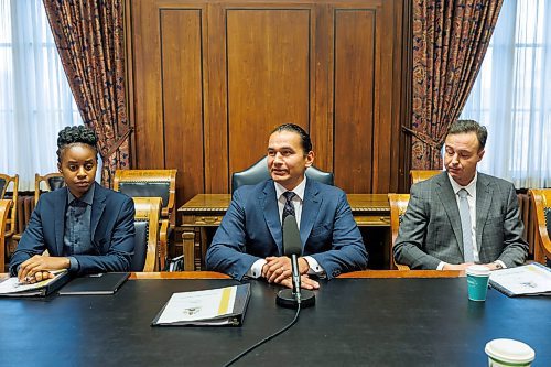 MIKE DEAL / WINNIPEG FREE PRESS
Premier Wab Kinew meets with members of the executive council for their first cabinet meeting at the Manitoba Legislative building Thursday morning.
231019 - Thursday, October 19, 2023.