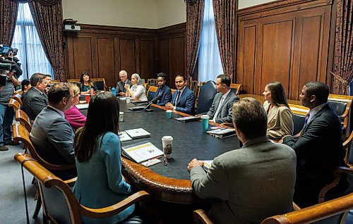 MIKE DEAL / WINNIPEG FREE PRESS
Premier Wab Kinew meets with members of the executive council for their first cabinet meeting at the Manitoba Legislative building Thursday morning.
231019 - Thursday, October 19, 2023.