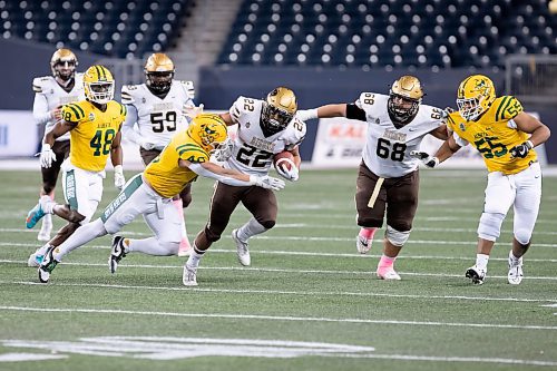BROOK JONES / WINNIPEG FREE PRESS
The University of Manitoba Bison host the University of Alberta Golden Bears in Canada West football at IG Field in Winnipeg, Man., Friday, Oct. 20, 2023. Pictured: U of M Bisons running back Breydon Stubbs runs with the football as U of A lineback Reiss Flunder tries to tackle him during first quarter action. The Golden Bears earned a 35 to 25 victory over the Bisons.