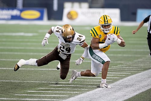 BROOK JONES / WINNIPEG FREE PRESS
The University of Manitoba Bison host the University of Alberta Golden Bears in Canada West football at IG Field in Winnipeg, Man., Friday, Oct. 20, 2023. Pictured: U of M Bisons defensive back Sebastien Ried hits U of A receiver Jonathan Rosery during second quarter action. The Golden Bears earned a 35 to 25 victory over the Bisons.