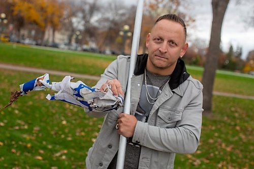 BROOK JONES / WINNIPEG FREE PRESS
Al, who did not want his last name used, holding a burnt Israeli flag he found along Broadway Avenue. He was promoting the Jewish world community of peace and life as he carried a large Israeli flag, while walking alongside the All Out For Palestine rally, which got underway at Memorial Park in Winnipeg, Man.., Saturday, Oct. 21, 2023. and continued down Broadway Avenue. Those supporting the All Out For Palestine also marched down Broadway Avenue and Main Street as the rally continued at intersection of Portage Avenue and Main Street.