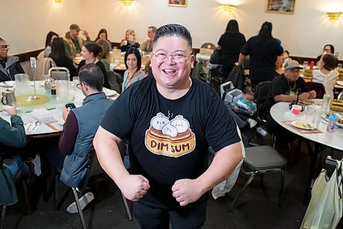 BROOK JONES / WINNIPEG FREE PRESS
Forty-one-year-old Carter Chen flexing his muscles as he shows his enthusiams for the Chinatown Dim Sum Tour he is leading in Winnipeg, Man., on the afternoon of Saturday, Oct. 21, 2023. Chen, who has his very own Dim Sum T-shirt, is pictured at Dim Garden at 245 King St., which was one of two stops on the tour. The other location was Sam Po Restaurant at 277 Rupert Ave.