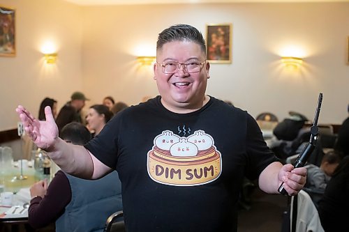 BROOK JONES / WINNIPEG FREE PRESS
Forty-one-year-old Carter Chen showing his enthusiams for the Chinatown Dim Sum Tour he is leading in Winnipeg, Man., on the afternoon of Saturday, Oct. 21, 2023. Chen, who has his very own Dim Sum T-shirt, is pictured at Dim Garden at 245 King St., which was one of two stops on the tour. The other location was Sam Po Restaurant at 277 Rupert Ave.