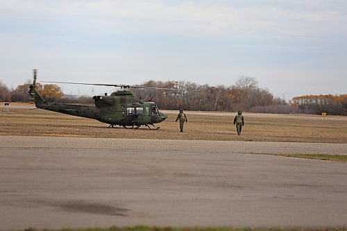 Members of the Canadian Forces return to their helicopter after a stop at the Brandon Flying Centre on Sunday. (Colin Slark/The Brandon Sun)