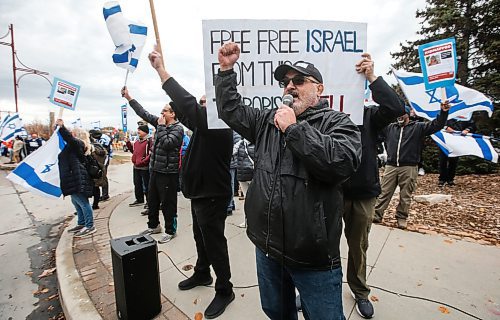 JOHN WOODS / WINNIPEG FREE PRESS
Palestinian and Israeli supporters gather outside the Canadian Museum for Human Rights in Winnipeg Tuesday, August  22, 2023. 

Reporter: searle