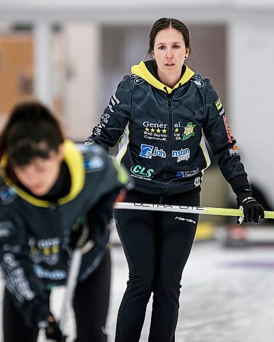 JOHN WOODS / WINNIPEG FREE PRESS
Lisa McLeod curls in the semi-final of the MCT Atkins Curling Supplies Classic at the Assiniboine Memorial Curling Club in Winnipeg Sunday, October 22, 2023. 

Reporter: ?