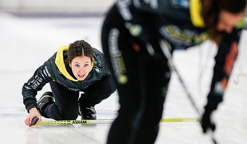 JOHN WOODS / WINNIPEG FREE PRESS
Lisa McLeod curls in the semi-final of the MCT Atkins Curling Supplies Classic at the Assiniboine Memorial Curling Club in Winnipeg Sunday, October 22, 2023. 

Reporter: ?