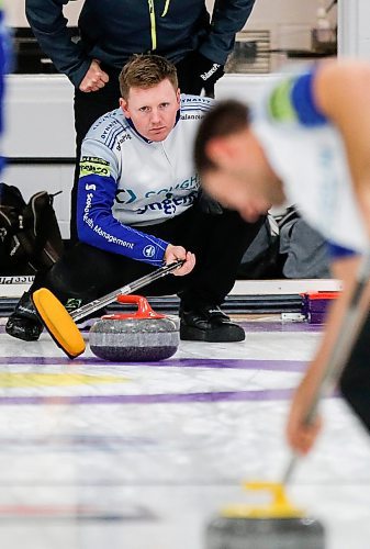 JOHN WOODS / WINNIPEG FREE PRESS
Braden Calvert curls in the semi-final of the MCT Atkins Curling Supplies Classic at the Assiniboine Memorial Curling Club in Winnipeg Sunday, October 22, 2023. 

Reporter: ?