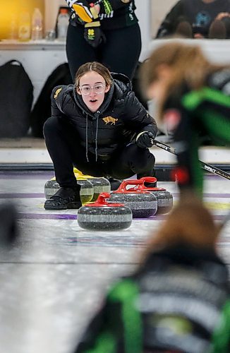 JOHN WOODS / WINNIPEG FREE PRESS
Emily Cherwinski curls in the semi-final of the MCT Atkins Curling Supplies Classic at the Assiniboine Memorial Curling Club in Winnipeg Sunday, October 22, 2023. 

Reporter: ?