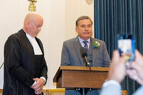 MIKE DEAL / WINNIPEG FREE PRESS
Doyle Piwniuk is sworn in, with officiating being done by Rick Yarish, Deputy Clerk at Manitoba Legislative Assembly.
PC Leader Heather Stefanson, PC Caucus Chair Ron Schuler and all other 20 PC MLA-elects attend Room 200 in the Manitoba Legislative building for the swearing in ceremony for PC MLAs.
231023 - Monday, October 23, 2023.