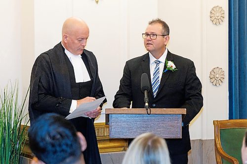 MIKE DEAL / WINNIPEG FREE PRESS
Wayne Ewasko is sworn in, with officiating being done by Rick Yarish, Deputy Clerk at Manitoba Legislative Assembly.
PC Leader Heather Stefanson, PC Caucus Chair Ron Schuler and all other 20 PC MLA-elects attend Room 200 in the Manitoba Legislative building for the swearing in ceremony for PC MLAs.
231023 - Monday, October 23, 2023.