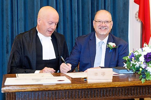 MIKE DEAL / WINNIPEG FREE PRESS
Kelvin Goertzen is sworn in, with officiating being done by Rick Yarish, Deputy Clerk at Manitoba Legislative Assembly.
PC Leader Heather Stefanson, PC Caucus Chair Ron Schuler and all other 20 PC MLA-elects attend Room 200 in the Manitoba Legislative building for the swearing in ceremony for PC MLAs.
231023 - Monday, October 23, 2023.