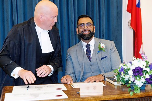 MIKE DEAL / WINNIPEG FREE PRESS
Obby Khan is sworn in.
PC Leader Heather Stefanson, PC Caucus Chair Ron Schuler and all other 20 PC MLA-elects attend Room 200 in the Manitoba Legislative building for the swearing in ceremony for PC MLAs.
231023 - Monday, October 23, 2023.