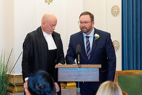 MIKE DEAL / WINNIPEG FREE PRESS
Konrad Narth is sworn in.
PC Leader Heather Stefanson, PC Caucus Chair Ron Schuler and all other 20 PC MLA-elects attend Room 200 in the Manitoba Legislative building for the swearing in ceremony for PC MLAs.
231023 - Monday, October 23, 2023.