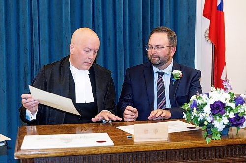 MIKE DEAL / WINNIPEG FREE PRESS
Konrad Narth is sworn in.
PC Leader Heather Stefanson, PC Caucus Chair Ron Schuler and all other 20 PC MLA-elects attend Room 200 in the Manitoba Legislative building for the swearing in ceremony for PC MLAs.
231023 - Monday, October 23, 2023.