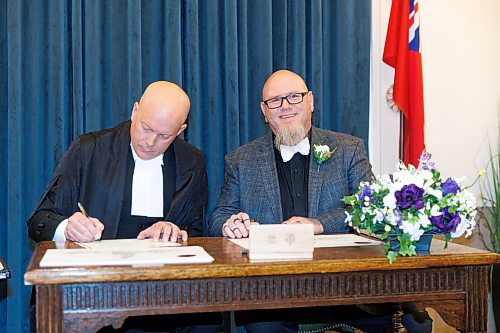 MIKE DEAL / WINNIPEG FREE PRESS
Bob Lagass&#xe9; is sworn in.
PC Leader Heather Stefanson, PC Caucus Chair Ron Schuler and all other 20 PC MLA-elects attend Room 200 in the Manitoba Legislative building for the swearing in ceremony for PC MLAs.
231023 - Monday, October 23, 2023.