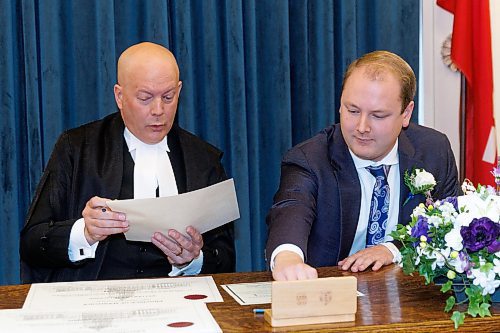 MIKE DEAL / WINNIPEG FREE PRESS
Grant Jackson is sworn in.
PC Leader Heather Stefanson, PC Caucus Chair Ron Schuler and all other 20 PC MLA-elects attend Room 200 in the Manitoba Legislative building for the swearing in ceremony for PC MLAs.
231023 - Monday, October 23, 2023.