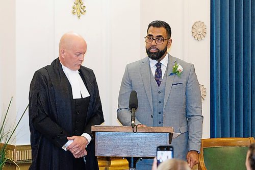 MIKE DEAL / WINNIPEG FREE PRESS
Obby Khan is sworn in.
PC Leader Heather Stefanson, PC Caucus Chair Ron Schuler and all other 20 PC MLA-elects attend Room 200 in the Manitoba Legislative building for the swearing in ceremony for PC MLAs.
231023 - Monday, October 23, 2023.