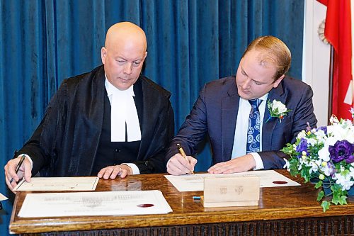 MIKE DEAL / WINNIPEG FREE PRESS
Grant Jackson is sworn in.
PC Leader Heather Stefanson, PC Caucus Chair Ron Schuler and all other 20 PC MLA-elects attend Room 200 in the Manitoba Legislative building for the swearing in ceremony for PC MLAs.
231023 - Monday, October 23, 2023.