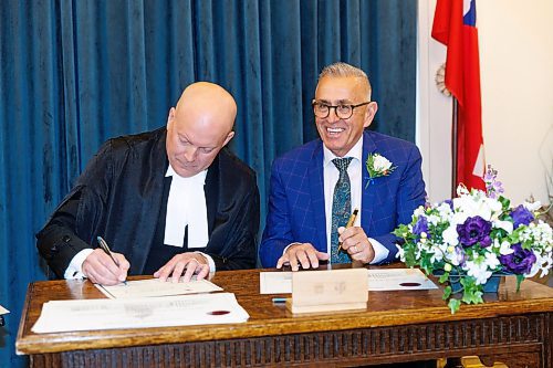 MIKE DEAL / WINNIPEG FREE PRESS
Jeff Bereza is sworn in.
PC Leader Heather Stefanson, PC Caucus Chair Ron Schuler and all other 20 PC MLA-elects attend Room 200 in the Manitoba Legislative building for the swearing in ceremony for PC MLAs.
231023 - Monday, October 23, 2023.