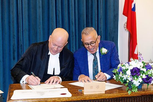 MIKE DEAL / WINNIPEG FREE PRESS
Jeff Bereza is sworn in.
PC Leader Heather Stefanson, PC Caucus Chair Ron Schuler and all other 20 PC MLA-elects attend Room 200 in the Manitoba Legislative building for the swearing in ceremony for PC MLAs.
231023 - Monday, October 23, 2023.