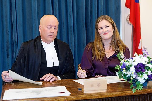 MIKE DEAL / WINNIPEG FREE PRESS
Kathleen Cook is sworn in.
PC Leader Heather Stefanson, PC Caucus Chair Ron Schuler and all other 20 PC MLA-elects attend Room 200 in the Manitoba Legislative building for the swearing in ceremony for PC MLAs.
231023 - Monday, October 23, 2023.