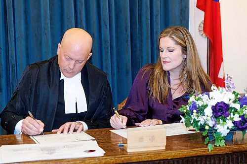 MIKE DEAL / WINNIPEG FREE PRESS
Kathleen Cook is sworn in.
PC Leader Heather Stefanson, PC Caucus Chair Ron Schuler and all other 20 PC MLA-elects attend Room 200 in the Manitoba Legislative building for the swearing in ceremony for PC MLAs.
231023 - Monday, October 23, 2023.