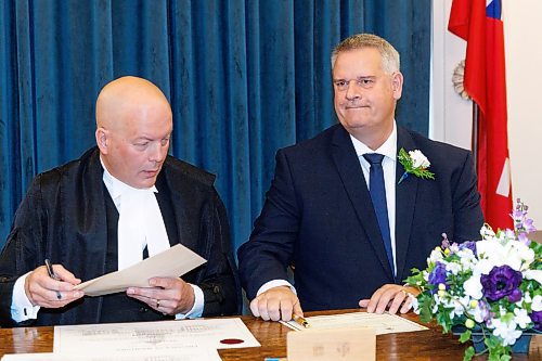 MIKE DEAL / WINNIPEG FREE PRESS
Wayne Balcaen is sworn in.
PC Leader Heather Stefanson, PC Caucus Chair Ron Schuler and all other 20 PC MLA-elects attend Room 200 in the Manitoba Legislative building for the swearing in ceremony for PC MLAs.
231023 - Monday, October 23, 2023.