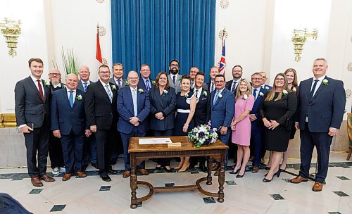 MIKE DEAL / WINNIPEG FREE PRESS
PC Leader Heather Stefanson, PC Caucus Chair Ron Schuler and all other 20 PC MLA-elects attend Room 200 in the Manitoba Legislative building for the swearing in ceremony for PC MLAs.
231023 - Monday, October 23, 2023.