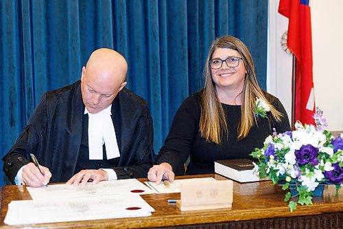 MIKE DEAL / WINNIPEG FREE PRESS
Carrie Hiebert is sworn in.
PC Leader Heather Stefanson, PC Caucus Chair Ron Schuler and all other 20 PC MLA-elects attend Room 200 in the Manitoba Legislative building for the swearing in ceremony for PC MLAs.
231023 - Monday, October 23, 2023.