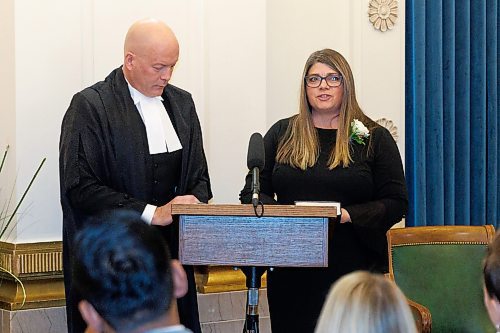 MIKE DEAL / WINNIPEG FREE PRESS
Carrie Hiebert is sworn in.
PC Leader Heather Stefanson, PC Caucus Chair Ron Schuler and all other 20 PC MLA-elects attend Room 200 in the Manitoba Legislative building for the swearing in ceremony for PC MLAs.
231023 - Monday, October 23, 2023.