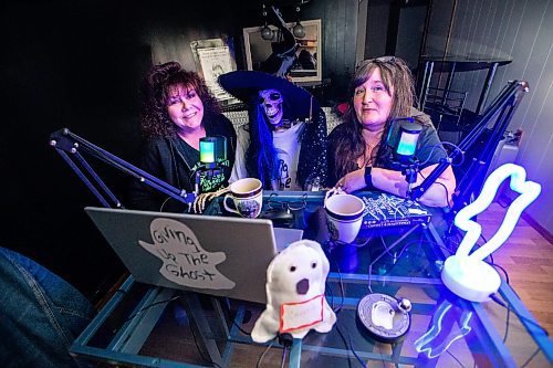 MIKAELA MACKENZIE / WINNIPEG FREE PRESS

Giving up the Ghost podcast hosts Jas Flamand (left) and Sherrie Sigurdson on Tuesday, Oct. 24, 2023. The Manitoba podcast focuses on all things paranormal. For Eva story.
Winnipeg Free Press 2023.