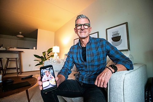 MIKAELA MACKENZIE / WINNIPEG FREE PRESS

Alan Gorlick, whose elderly mother was treated in the hallways at Grace Hospital for a week as she waited for a geriatric bed, on Wednesday, Oct. 25, 2023. For Tyler story.
Winnipeg Free Press 2023.