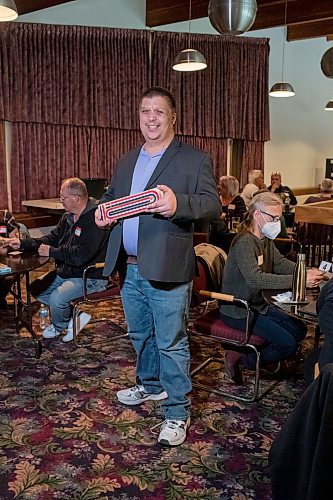 BROOK JONES / WINNIPEG FREE PRESS
Lyndon Demers, who is holding a cribbage board, hosts Lyndon's Cribbage Nights every second Wednesday from 6:30 to 9 p.m. on the second floor of Heather Curling Club at 120 Youville Street. As many as 20 participants gather for the cribbage nights, rotating opponents as the evening goes along. Demers was pictured at the Heather Curling Club in Winnipeg, Man., Wednesday, Oct. 25, 2023.