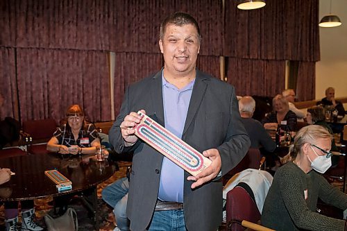 BROOK JONES / WINNIPEG FREE PRESS
Lyndon Demers, who is holding a cribbage board, hosts Lyndon's Cribbage Nights every second Wednesday from 6:30 to 9 p.m. on the second floor of Heather Curling Club at 120 Youville Street. As many as 20 participants gather for the cribbage nights, rotating opponents as the evening goes along. Demers was pictured at the Heather Curling Club in Winnipeg, Man., Wednesday, Oct. 25, 2023.