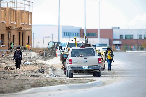 RUTH BONNEVILLE / WINNIPEG FREE PRESS Files
There is no sidewalk along Frontier Trail south of two new schools, Bison Run School and Pembina Trails Collegiate, that kids can walk on so they are forced to walk on gravel or road.  

October 19th, 2023