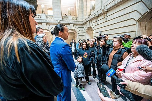 MIKAELA MACKENZIE / WINNIPEG FREE PRESS

Premier Wab Kinew and fellow NDP ministers publicly apologize to family members of Morgan Harris and Marcedes Myran, chief Kyra Wilson, and chief Kathy Merrick before meeting to discuss a landfill search at the Manitoba Legislative Building on Thursday, Oct. 26, 2023. For Chris story.
Winnipeg Free Press 2023.