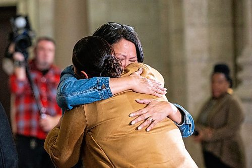 MIKAELA MACKENZIE / WINNIPEG FREE PRESS

Chief Kathy Merrick hugs chief Kyra Wilson after speaking to the media about a meeting with the premier at the Manitoba Legislative Building on Thursday, Oct. 26, 2023. For Chris story.
Winnipeg Free Press 2023.