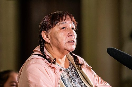 MIKAELA MACKENZIE / WINNIPEG FREE PRESS

Donna Bartlett, family member of Marcedes Myran, speaks to the media after meeting with the premier at the Manitoba Legislative Building on Thursday, Oct. 26, 2023. For Chris story.
Winnipeg Free Press 2023.