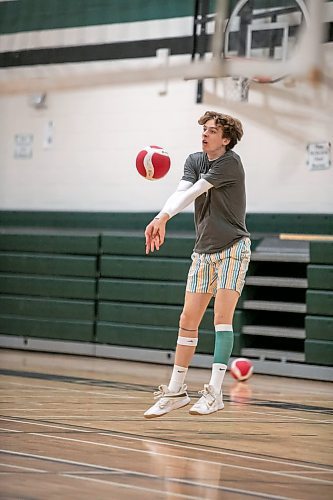 BROOK JONES / WINNIPEG FREE PRESS
The Institut Coll&#xe9;gial Vincent Massey Collegaite Trojans varsity boys volleyball team is undefeated as of Oct. 26. Pictured: Grade 12 player Keon Torz bumping a volleyball during a team practice at the school's gym in Winnipeg, Man., Thursday, Oct. 26. 2023.