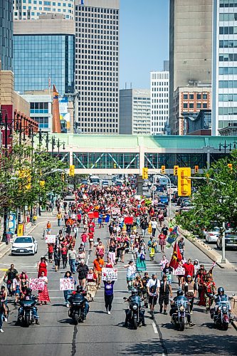 MIKAELA MACKENZIE / WINNIPEG FREE PRESS

Protestors calling for the landfills to be searched march from Portage and Main to the Legislature on Thursday, Aug. 3, 2023. For Tessa story.
Winnipeg Free Press 2023