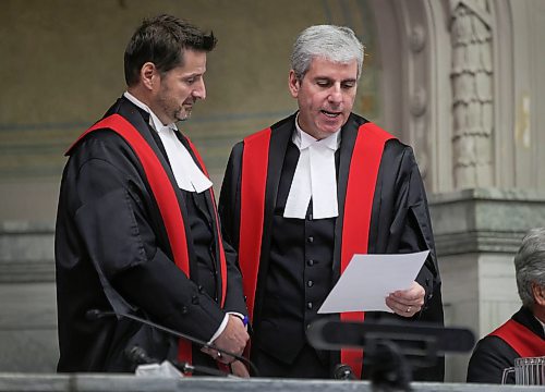 RUTH BONNEVILLE / WINNIPEG FREE PRESS

LOCAL STDUP - New judges Sarn in

A swearing-in ceremony for The Honourable Judge Mark Kantor to the Provincial Court of Manitoba ,with Chief Judge, Ryan Rolston, ,took place at the Law Courts Complex, Friday.  


October 27th, 2023