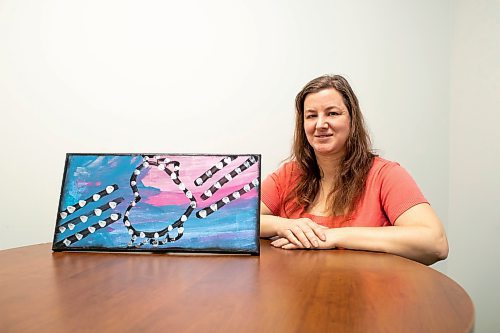 BROOK JONES / WINNIPEG FREE PRESS.
Linsay Skipp is one of six Arcane artists, who is part of the Artbeat Artist Group. The 44-year-old is pictured with one of her paintings called Love Heart, while at Arcane Horizon Community in Winnipeg, Man., Friday, Oct. 27, 2023. Arcane Horizon Community and Lennard Taylor Design Studio are hosting its inaugrual art gala fundraiser one the fifth floor of 290 McDermot Ave., from 6 to 9:30 p.m., Saturday, Nov. 18, 2023.