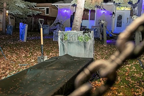 BROOK JONES / WINNIPEG FREE PRESS
The house and yard at 5611 Betsworth Ave., in Winnipeg, Man., is decorated for Halloween. The Enright family first started setting up their Halloween yard display, while living in Moose Jaw, Sask., Since moving to Winnipeg, this is the family's third year in a row they have set up a Halloween yard display on Betsworth Avenue. The Halloween display was pictured Thursday, Oct. 26, 2023.
