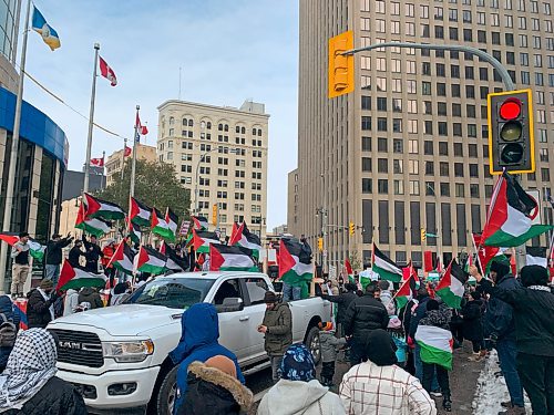 Marsha McLeod / Winnipeg Free Press
About 1,000 demonstrators flocked to downtown Saturday to call for a ceasefire in the Israel-Hamas war. 