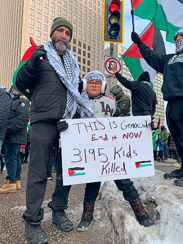 Marsha McLeod / Winnipeg Free Press
Nassar Abujabal, who immigrated from Palestine, first to the U.S., then to Winnipeg, came to Saturday’s march with his young son, Qais. He fears for the Gazan children caught in the war. 