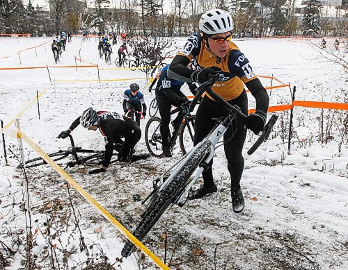 JOHN WOODS / WINNIPEG FREE PRESS
Cyclists compete in a Southwood Circle Cyclocross race at the University of Manitoba in Winnipeg Sunday, October  29, 2023. 

Reporter: ?