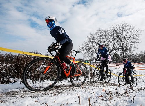 JOHN WOODS / WINNIPEG FREE PRESS
Cyclists compete in a Southwood Circle Cyclocross race at the University of Manitoba in Winnipeg Sunday, October  29, 2023. 

Reporter: ?